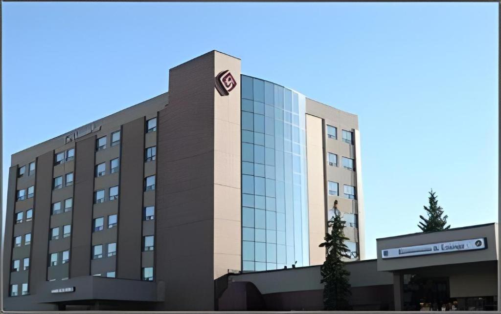Hotel The Glenmore & Convention Centre Calgary